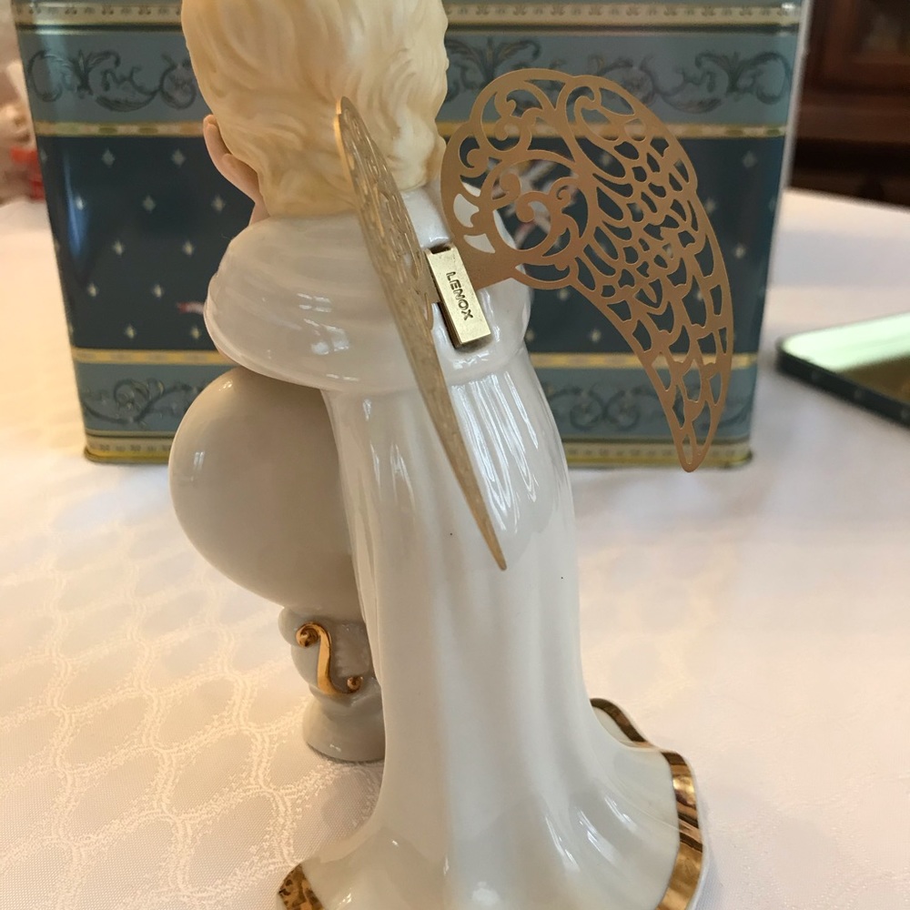 Lenox Classics Little Graces Love Angel - Picture 3 of 7